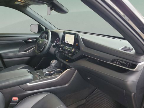 Certified 2023 Toyota Highlander XSE image 8