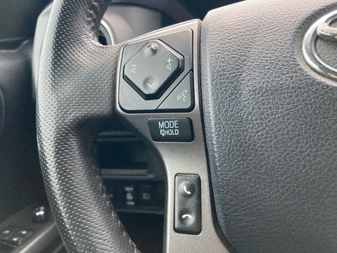 Used 2018 Toyota Tacoma TRD Sport w/ Technology Package image 13