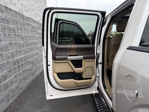 Used 2019 Ford F150 Lariat w/ Equipment Group 502A Luxury image 17