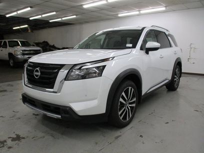 New 2025 Nissan Pathfinder Platinum w/ Cargo Package