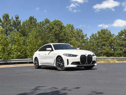 Used 2023 BMW i4 eDrive35 w/ Premium Package RWD image 3