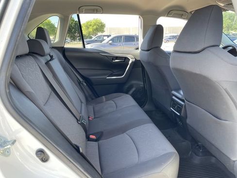 Used 2020 Toyota RAV4 XLE FWD image 28