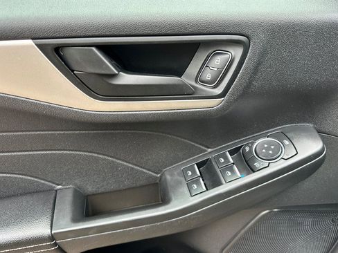 Used 2022 Ford Escape SE w/ SE Sport Appearance Package image 10