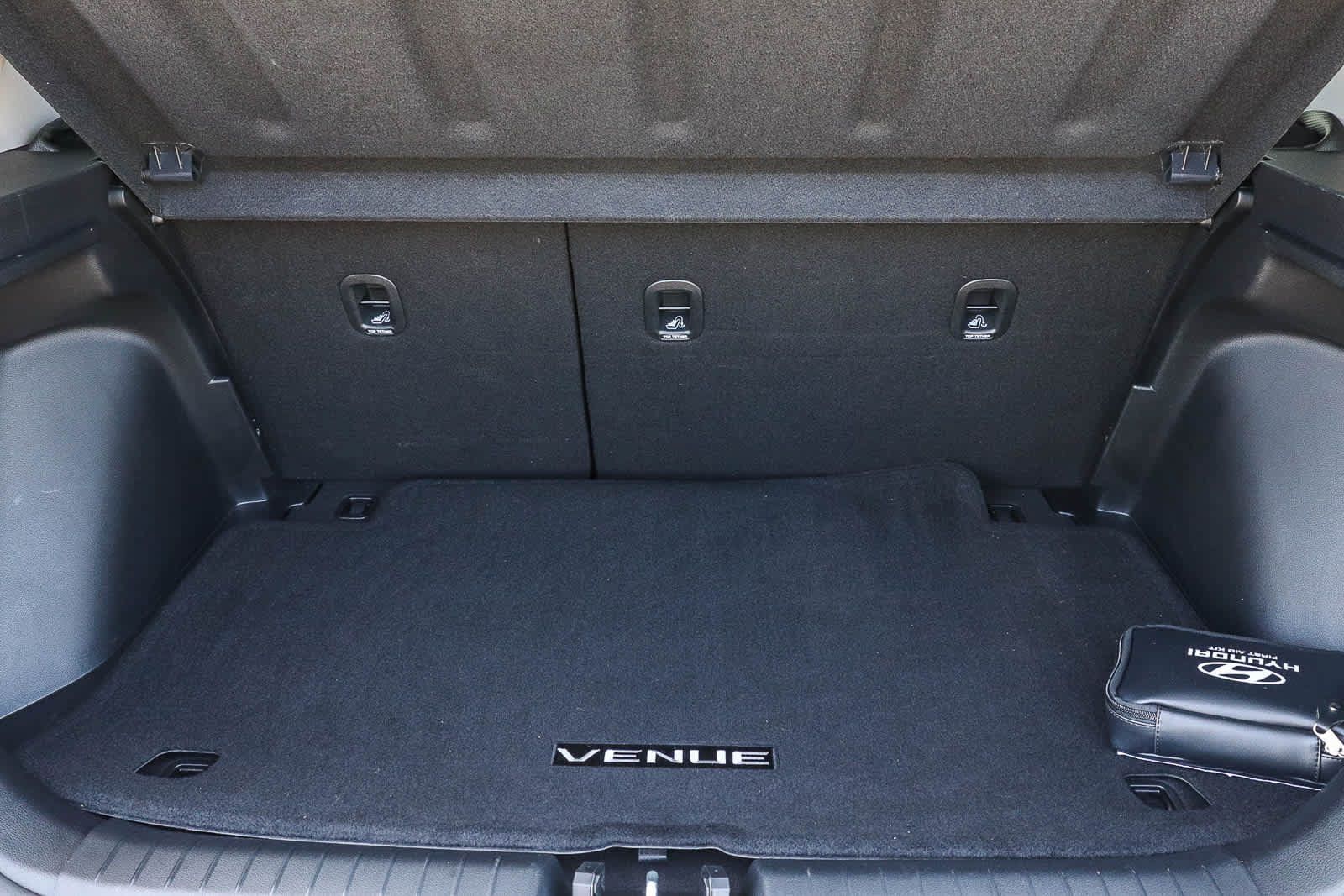 Used 2024 Hyundai Venue SEL FWD image 16