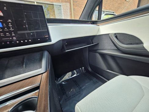 Used 2023 Tesla Model X AWD/4WD image 57