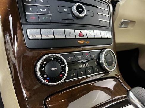 Used 2019 Mercedes-Benz SLC 300 w/ Premium Package image 24