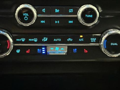 Used 2024 Ford F250 Lariat w/ Lariat Ultimate Package AWD/4WD image 18