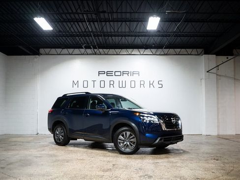 Used 2025 Nissan Pathfinder SV AWD/4WD image 1