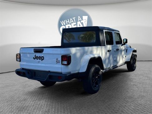 Certified 2021 Jeep Gladiator Willys image 27