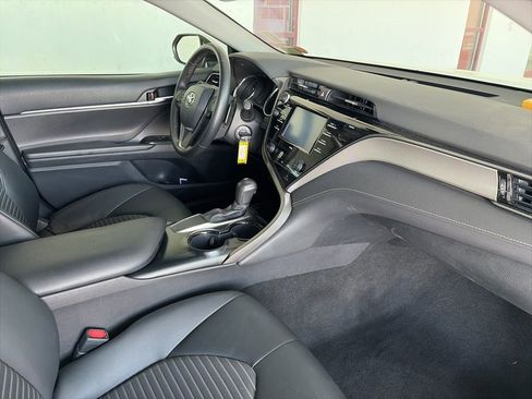 Used 2020 Toyota Camry SE image 8
