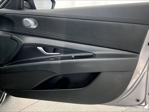 Certified 2021 Hyundai Elantra SEL FWD image 19