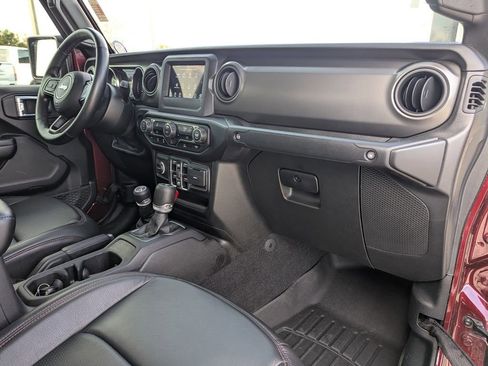 Used 2021 Jeep Gladiator Sport image 9