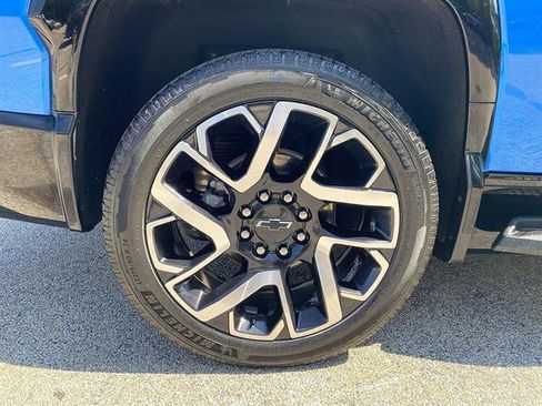Certified 2025 Chevrolet Silverado EV RST AWD/4WD image 41