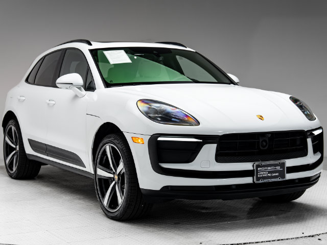 Certified 2026 Porsche Macan AWD/4WD image 32