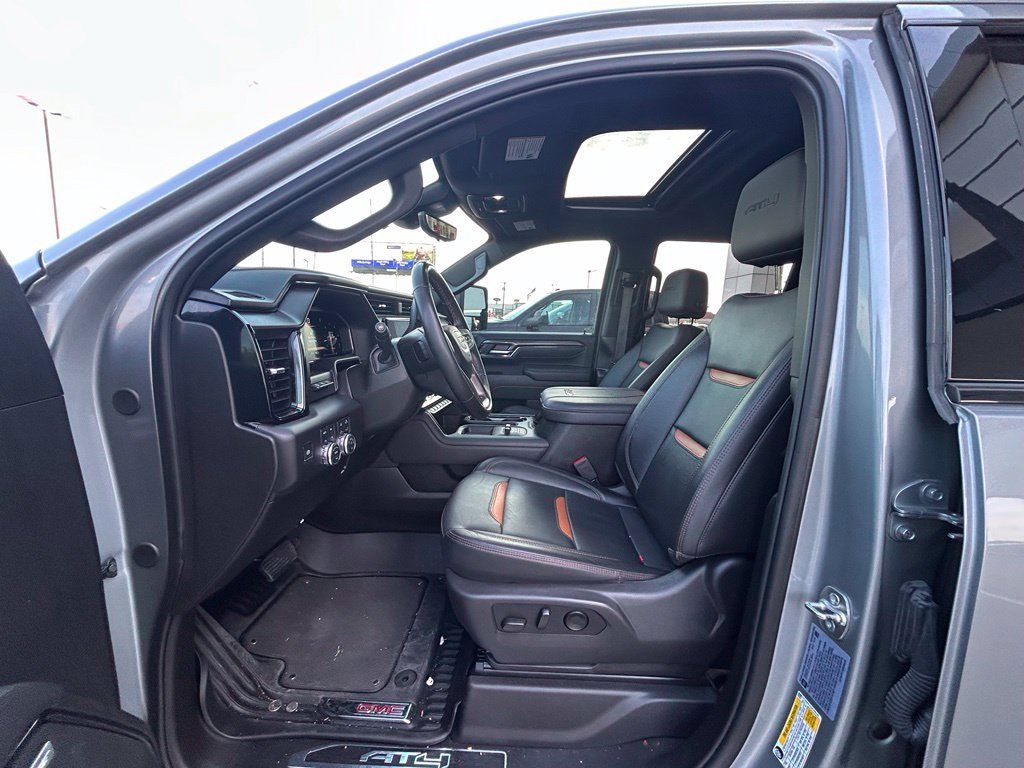 Used 2025 GMC Sierra 2500 AT4 w/ AT4 Premium Plus Package AWD/4WD image 7