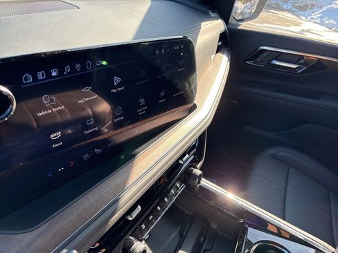 New 2025 Chevrolet Suburban High Country w/ LPO, Illumination Package image 35