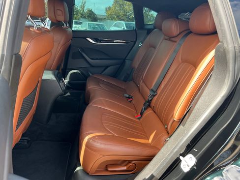 Used 2018 Maserati Levante image 15