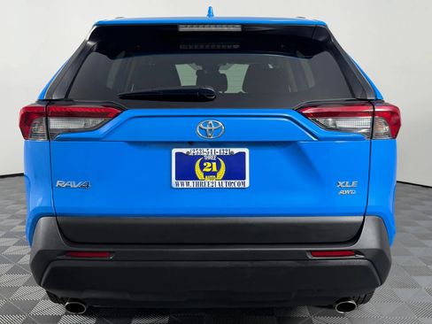 Used 2019 Toyota RAV4 XLE AWD/4WD image 9