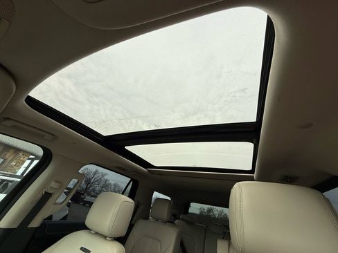 Used 2019 Ford Expedition Platinum image 18