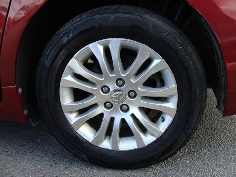 Used 2014 Toyota Sienna XLE FWD image 31