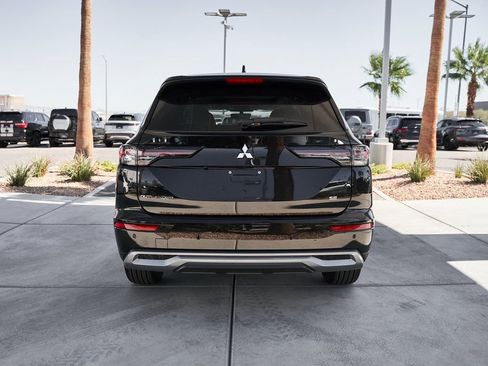 Used 2025 Mitsubishi Outlander SE image 7