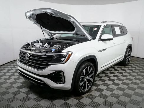 Certified 2025 Volkswagen Atlas SEL Premium R-Line image 38