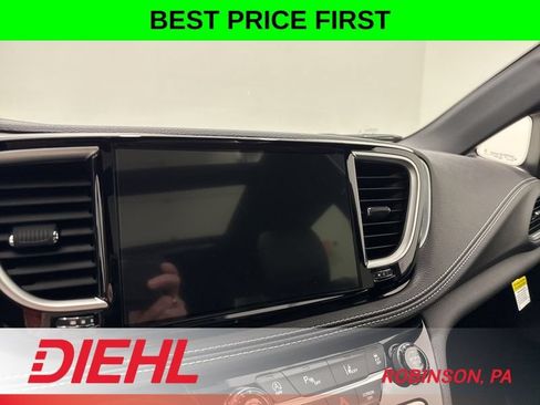 New 2026 Chrysler Pacifica Limited w/ S Appearance Package AWD/4WD image 35