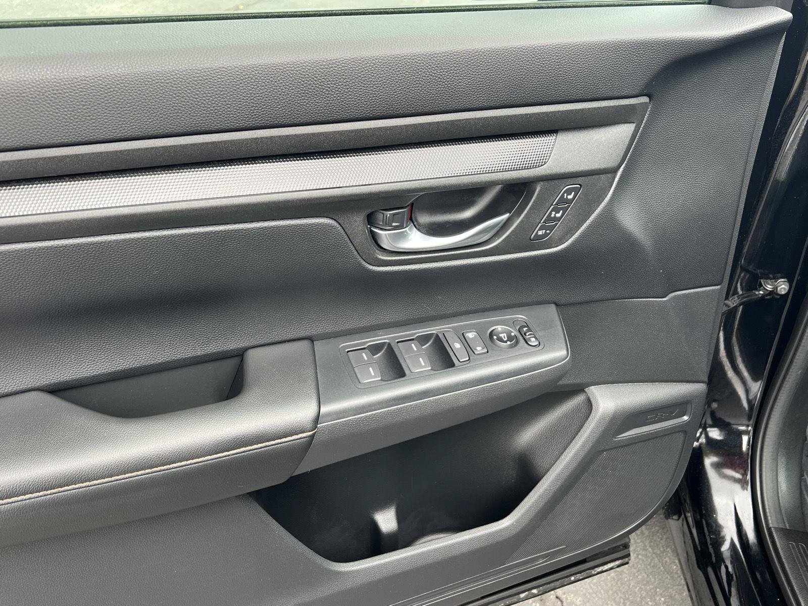 Used 2025 Honda CR-V Sport-L image 28