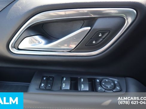 Used 2023 GMC Yukon SLT w/ SLT Premium Package image 15