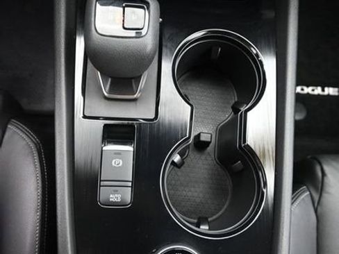 Used 2025 Nissan Rogue SL AWD/4WD image 23