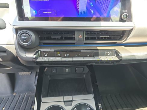 Used 2023 Toyota Prius XLE FWD image 28