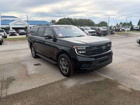 Used 2025 Ford Expedition Max Active RWD image 3