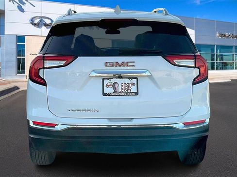 Used 2024 GMC Terrain SLT image 4