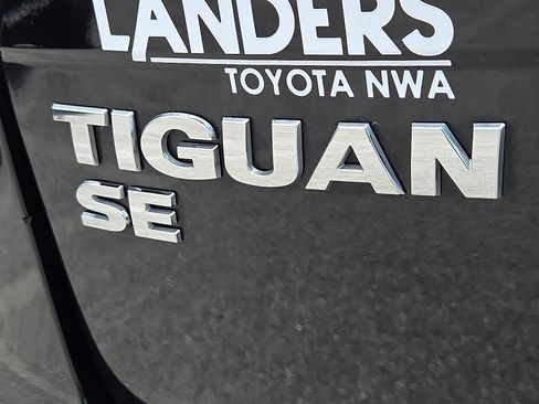Used 2021 Volkswagen Tiguan SE AWD/4WD image 8