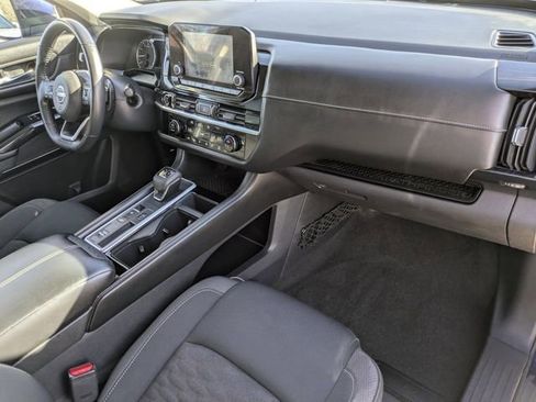 Used 2022 Nissan Pathfinder SV w/ SV Black Package image 33