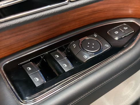 Used 2019 Lincoln Navigator Reserve w/ Cargo Package AWD/4WD image 14