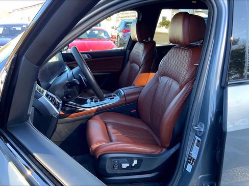 Certified 2025 BMW X7 M60i w/ Climate Comfort Package image 8