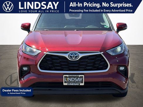 Used 2022 Toyota Highlander XLE FWD image 3