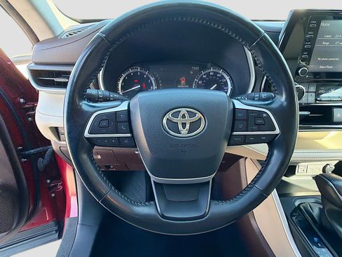 Used 2022 Toyota Highlander XLE image 37