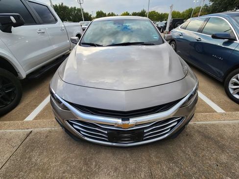 Used 2025 Chevrolet Malibu LT FWD image 2