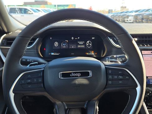 New 2025 Jeep Grand Cherokee Limited w/ Luxury Tech Group II image 35