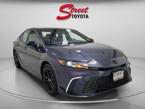 New 2026 Toyota Camry SE w/ Convenience Package FWD image 5