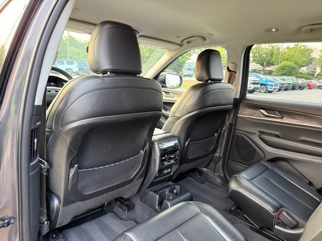 Used 2023 Jeep Grand Cherokee L Limited AWD/4WD image 25