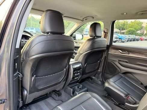 Used 2023 Jeep Grand Cherokee L Limited AWD/4WD image 25
