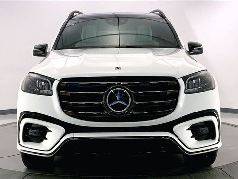 Used 2024 Mercedes-Benz GLS 450 4MATIC image 2