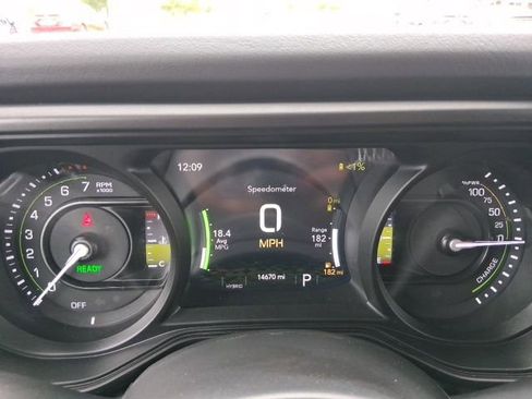 Used 2025 Jeep Wrangler Unlimited Sahara w/ Safety Group AWD/4WD image 23