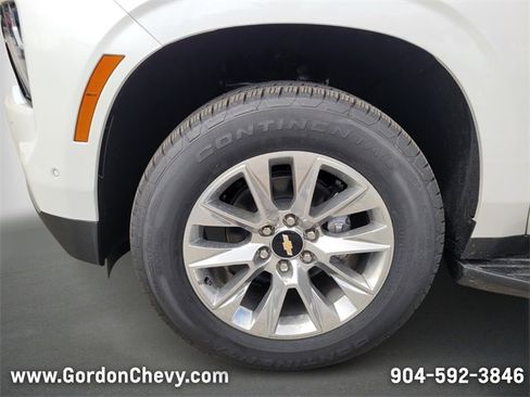 New 2025 Chevrolet Suburban Premier image 9