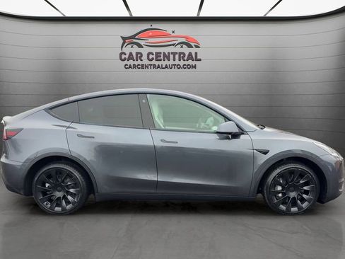 Used 2022 Tesla Model Y Long Range image 6