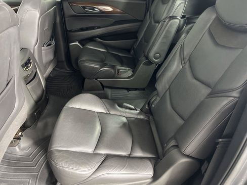 Used 2020 Cadillac Escalade ESV Premium Luxury w/ Escalade Sport Edition RWD image 27
