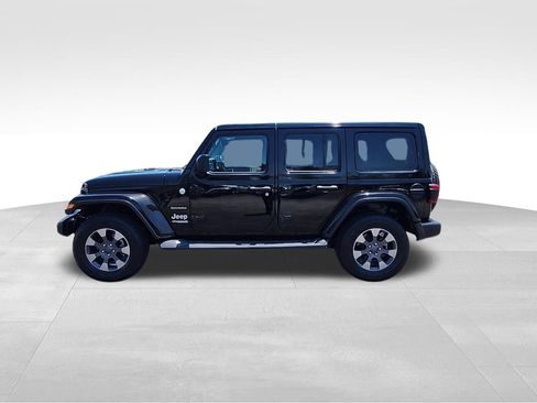 Used 2018 Jeep Wrangler Unlimited Sahara AWD/4WD image 17